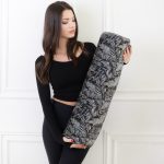 Grey Leaves  Tönkölyhéj henger jógapárna - PRANA Art Deco Collection 